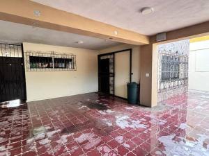 Amplia casa cerca malecón