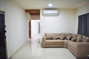 Amplia casa cerca malecón