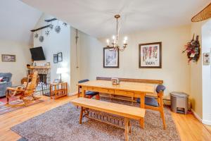 Cozy Bretton Woods Ski-InandSki-Out Condo with Deck!