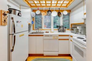 Cozy Bretton Woods Ski-InandSki-Out Condo with Deck!