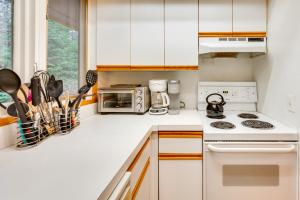 Cozy Bretton Woods Ski-InandSki-Out Condo with Deck!