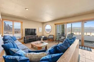 New! Beach Cruzen - Crystal Beach - Lakefront - Beach - Seasonal Pool - McCall