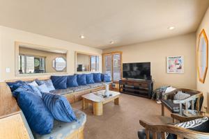 New! Beach Cruzen - Crystal Beach - Lakefront - Beach - Seasonal Pool