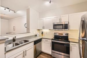 Crest at Midtown 4209 l 1 Bedroom 1 Bathroom