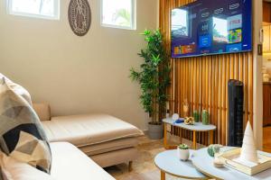 Family Condo with 3 Bedrooms Pool & Hot tub