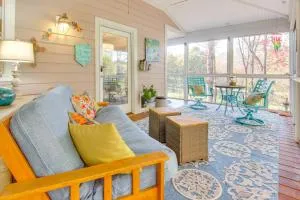 Blue Ridge Mtn Retreat Porches and Creek Access - Флэт-Рок