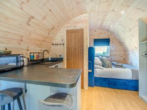 Wood View - Uk43707