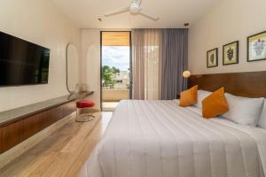 Lux 2BR with Rooftop Pool, Spa, Gym, Kids Playroom