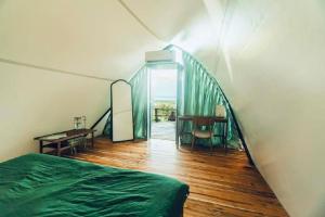 Tropical eglamping