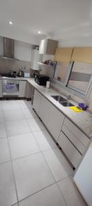 Amplio DOS ambientes con balcón a 250 mts del mar