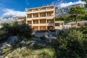 Apartments with a parking space Krvavica, Makarska - 23540