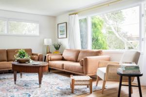 The Elm House-Downtown Suttons Bay with game room! - 3hvězdičkové hotely ve městě Suttons Bay