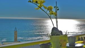 Bianca Seaview & Beach Apartment