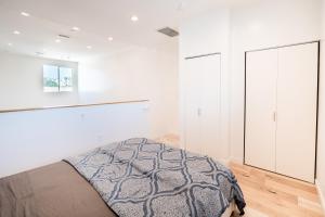 Chic Modern Loft in Hollywood 1 Bedroom with Balcony & Free Secure Parking