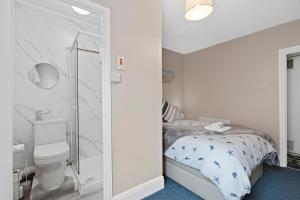 1 bed, close to Train Station & Common Park, sleeps 3