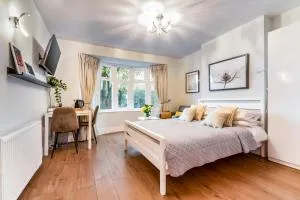 Charm Double En-suite Bedroom 3 - Eynsham