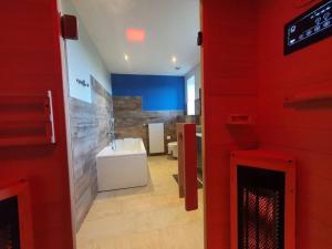 Maisons de vacances Chez Arnaud sauna et jacuzzi : photos des chambres