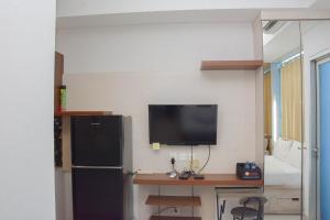 Nice and Comfy Studio Apartment Capitol Park Residence By Travelio