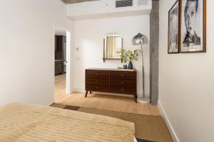 Luxury Full Floor Chelsea with WasherDryer 2bd
