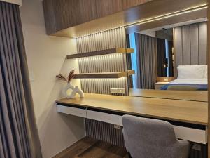 Luxury Apartment at Park Mckinley West suite 2