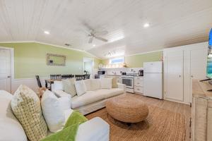 Show Me Your Titos SS523H