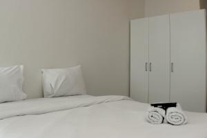 Warm and Cozy Studio at Grand Kamala Lagoon Apartment By Travelio