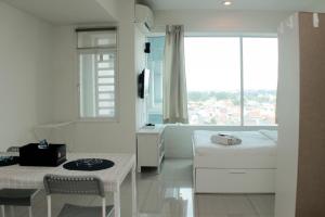 Warm and Cozy Studio at Grand Kamala Lagoon Apartment By Travelio