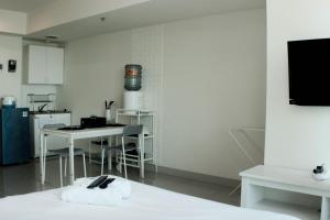 Warm and Cozy Studio at Grand Kamala Lagoon Apartment By Travelio