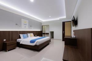 Sans Hotel Rumah Kita Daan Mogot by RedDoorz