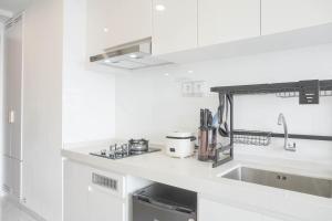 Warm and Cozy Stay Studio at Sky House BSD Apartment By Travelio