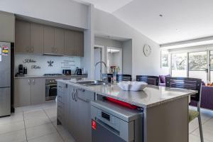 Swan Lake View House