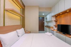 Cozy Studio at Transpark Cibubur Apartment By Travelio