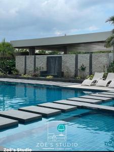 Zoe Studio Mesavirre