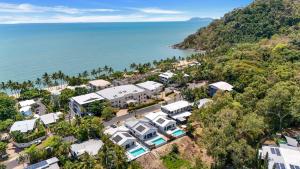 Belle Escapes Sea Bon