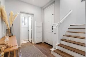 GOODE HOMES Luxury Villa with Community Pool and Spa