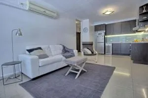 Calvary Corner - Contemporary 2 Bdrm North Adelaide - Thebarton