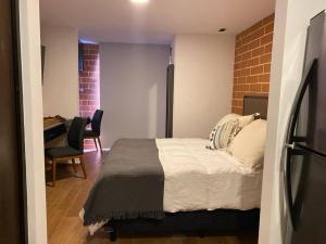 Cozy Downtown Apartment