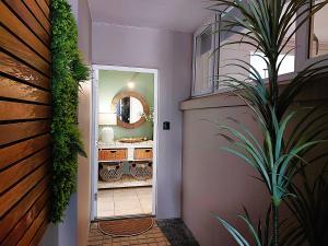 Brizzys Garden Luxe Retreat Great Location!