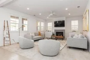 GOODE HOMES Luxury Modern Home with Pool and Spa - Lake Hughes