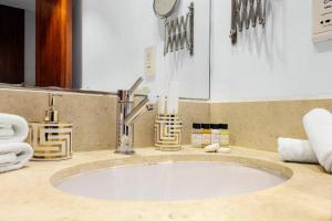 FIRST CLASS 2BR with full DUBAI DOWNTOWN SKYLINE view