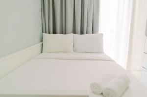 Minimalist and Homey Studio at Sky House BSD Apartment By Travelio