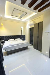 Nandini Executive Lodge