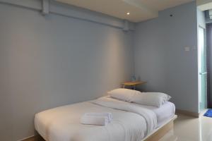 Nice and Strategic Studio Kebagusan City Apartment By Travelio