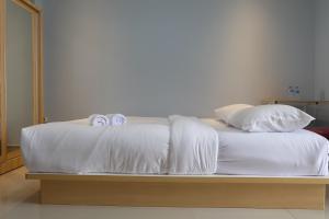 Nice and Strategic Studio Kebagusan City Apartment By Travelio