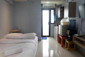 Nice and Strategic Studio Kebagusan City Apartment By Travelio