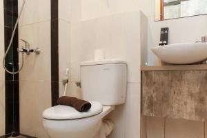 Cozy and Nice Studio at Grand Kamala Lagoon Apartment By Travelio