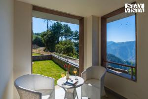 StayVista at Orchards - Elysium Estate with WiFi, Bonfire