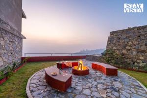 StayVista at Orchards - Elysium Estate with WiFi, Bonfire