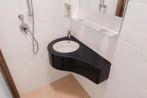 Great Location Studio Sky House Apartment near BSD By Travelio