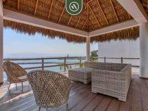 Luxury Oceanfront 3 BR Condo - Private Jacuzzi